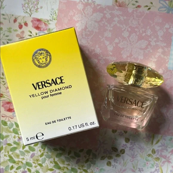 Versace Yellow Diamond EDT Mini - Picture 1 of 2